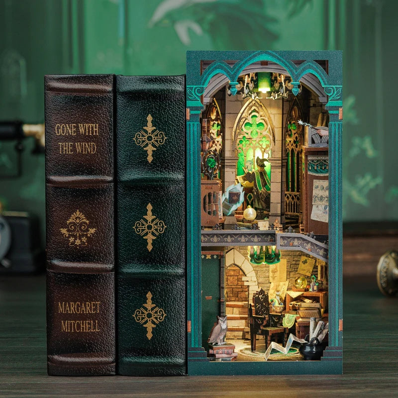 Slytherin Common Room - Book Nook - HP Collection