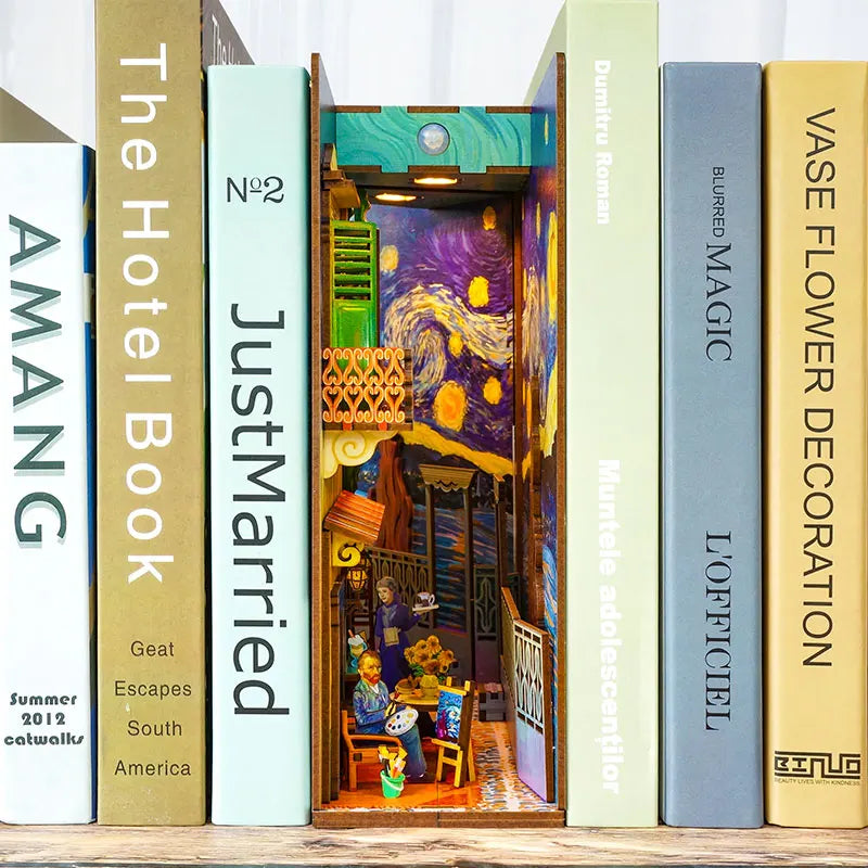 Van Gogh’s World - Book Nook